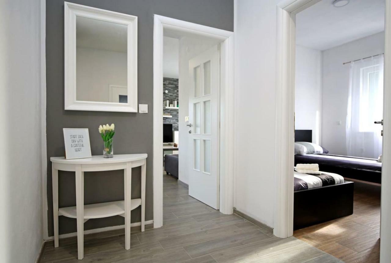 Modern Guest House Rak With Beautiful Pool Sibenik Luaran gambar
