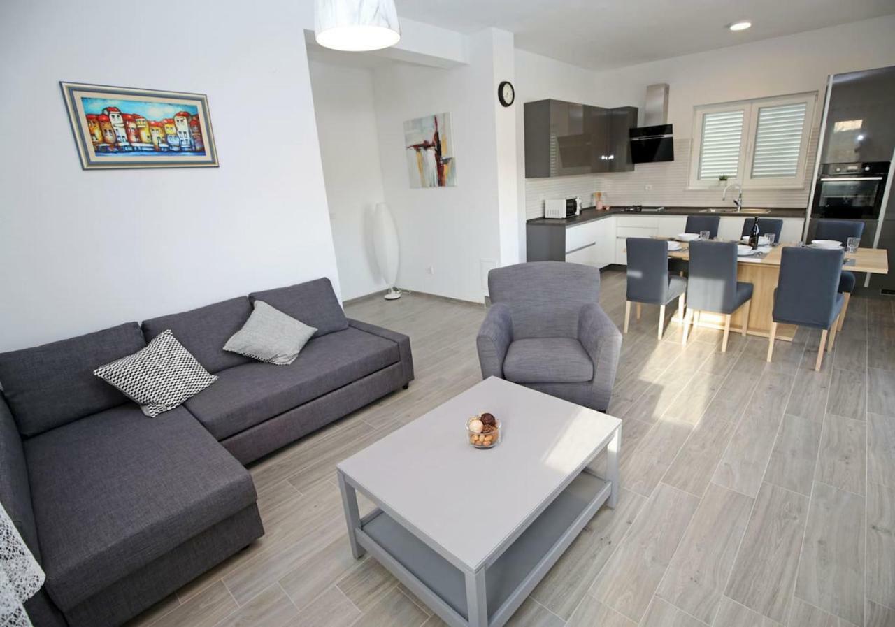 Modern Guest House Rak With Beautiful Pool Sibenik Luaran gambar